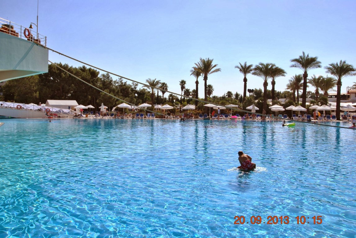 imagini hotel TITANIC LARA